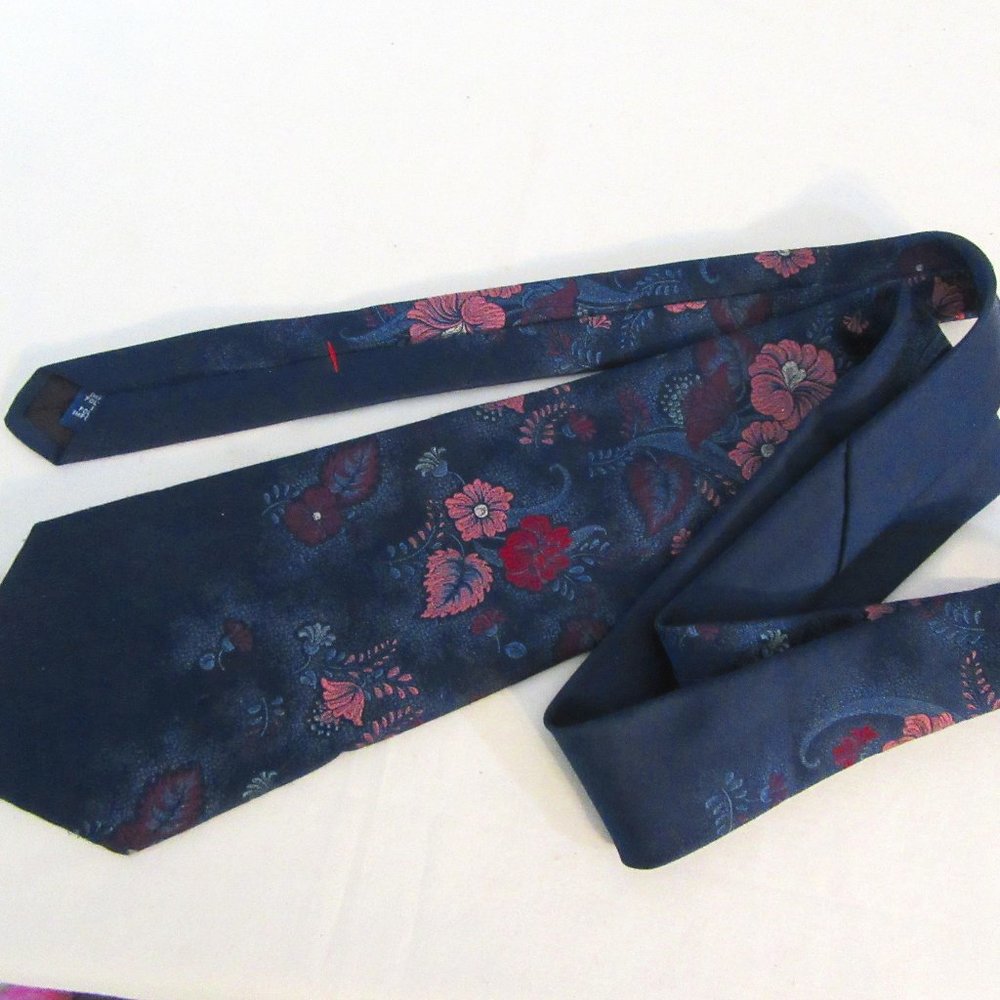 WINDRIDGE / 60" / Men's Tie / 100% Polyester